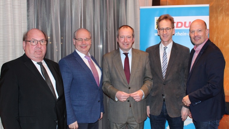 v.l.n.r. Willi Zylajew (Vors. Kreistagsfraktion), Dr. Georg Kippels MdB, Sts. Oliver Wittke MdB, Detlef Seif MdB, Frank Rock MdL (Kreisvorsitzender)